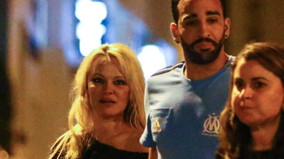 Pamela Anderson et Adil Rami : Complices et amoureux pour un restaurant branché
