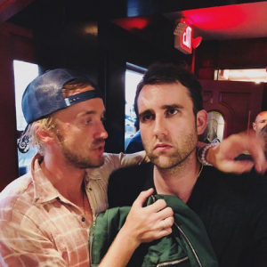 Tom Felton (Drago Malefoy) et Matthew Lewis (Neville Londubat) complices à Venice Beach le 19 août 2018.