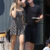 Exclusif - Robin Thicke et sa compagne April Love Geary se baladent en amoureux dans les rues de Malibu, le 9 août 2018