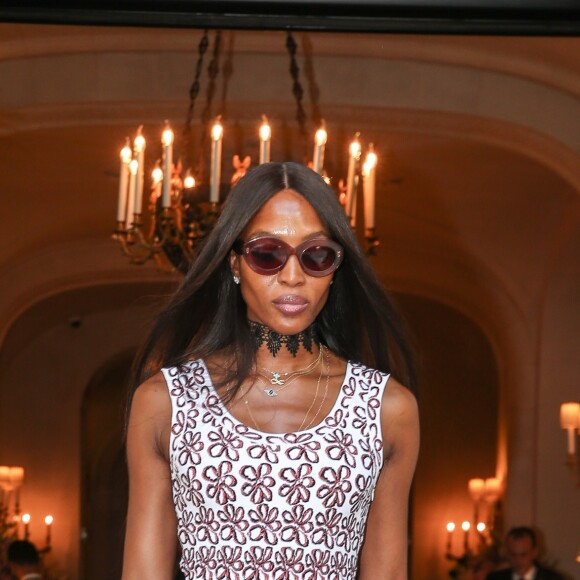 Exclusif - Naomi Campbell sort de l'hôtel Shangri-La à Paris le 3 juillet 2018.