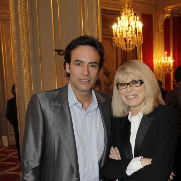 ANTHONY DELON ET MIREILLE DARC - CEREMONIE DE REMISE DE DECORATIONS AU PALAIS DE L'ELYSEE LE 14 MARS 2012  AWARDS CEREMONY TO VARIOUS PERSONALITIES AT ELYSEE PALACE ON 14/03/201214/03/2012 - paris