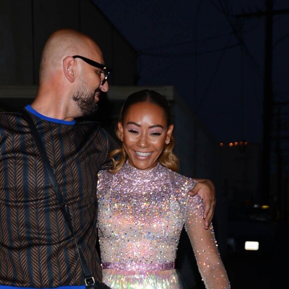 Mel B et Gary Madatyan dans la rue à Los Angeles le 22 août 2018.