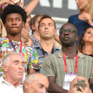 Sortie officielle de Karine Ferri dans les tribunes du stade Allianz Riviera pour venir voir son compagnon Yoann Gourcuff, Lilian Thuram et son fils Kephreen lors du match de football de ligue 1, OGC Nice contre Dijon Football Côte-d'Or à Nice, France, le 25 août 2018. Dijon a gagné 4-0. © Lionel Urman/Bestimage