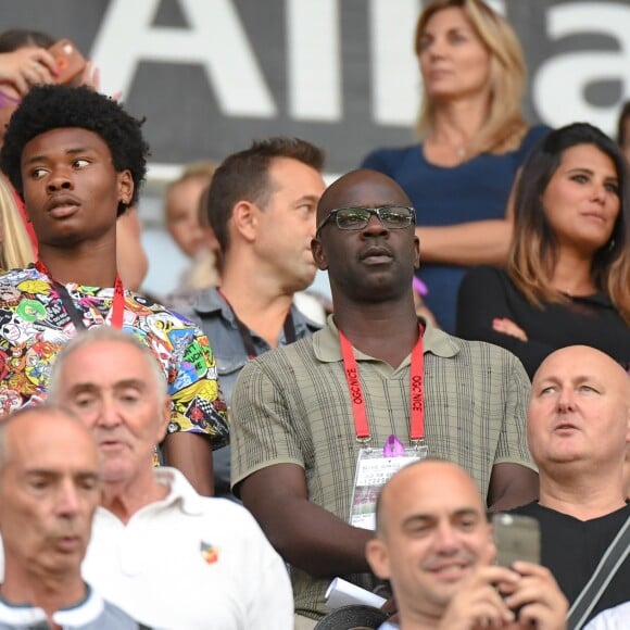 Sortie officielle de Karine Ferri dans les tribunes du stade Allianz Riviera pour venir voir son compagnon Yoann Gourcuff, Lilian Thuram et son fils Kephreen lors du match de football de ligue 1, OGC Nice contre Dijon Football Côte-d'Or à Nice, France, le 25 août 2018. Dijon a gagné 4-0. © Lionel Urman/Bestimage