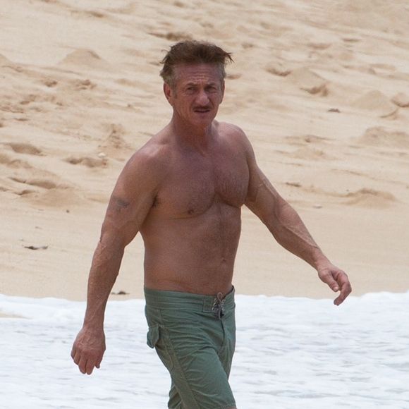 Exclusif - Sean Penn et sa compagne Leila George en vacances à Honolulu à Hawaï. Le 13 aout 2018.