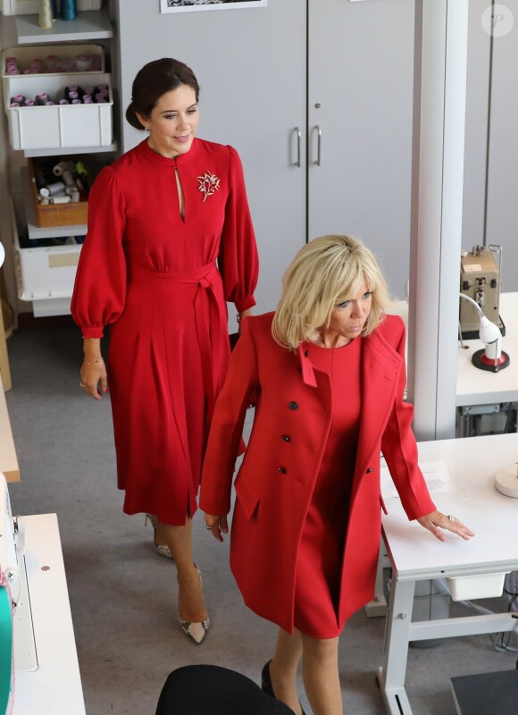 Brigitte Macron et la princesse Mary de Danemark lors de leur visite à l'Académie royale danoise des beaux-arts (Ecole de design) à Copenhague le 28 août 2018 dans le cadre de la visite d'Etat du couple présidentiel français au Danemark. © Dominique Jacovides / Bestimage