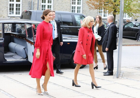 Brigitte Macron et la princesse Mary de Danemark lors de leur visite à l'Académie royale danoise des beaux-arts (Ecole de design) à Copenhague le 28 août 2018 dans le cadre de la visite d'Etat du couple présidentiel français au Danemark. © Dominique Jacovides / Bestimage