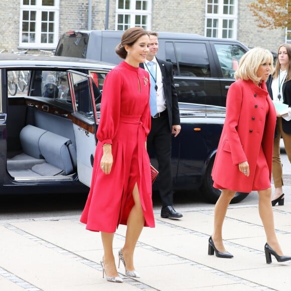 Brigitte Macron et la princesse Mary de Danemark lors de leur visite à l'Académie royale danoise des beaux-arts (Ecole de design) à Copenhague le 28 août 2018 dans le cadre de la visite d'Etat du couple présidentiel français au Danemark. © Dominique Jacovides / Bestimage