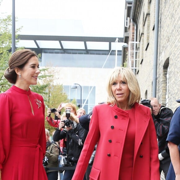 Brigitte Macron et la princesse Mary de Danemark lors de leur visite à l'Académie royale danoise des beaux-arts (Ecole de design) à Copenhague le 28 août 2018 dans le cadre de la visite d'Etat du couple présidentiel français au Danemark. © Dominique Jacovides / Bestimage