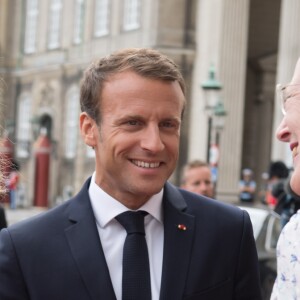 La première dame Brigitte Macron et le président Emmanuel Macron saluent la reine Margrethe II de Danemark au palais d'Amalienborg à Copenhague le 28 août 2018. © Jacques Witt / Pool / Bestimage