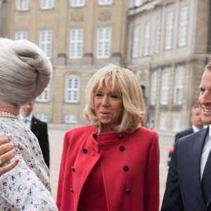 La princesse Mary de Danemark salue sa belle-mère la reine Margrethe II au palais d'Amalienborg à Copenhague le 28 août 2018 lors de la visite officielle d'Emmanuel et Brigitte Macron. © Jacques Witt / Pool / Bestimage