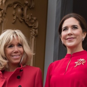 Emmanuel et Brigitte Macron ont été accueillis au palais d'Amalienborg à Copenhague le 28 août 2018 par la reine Margrethe II de Danemark, le prince héritier Frederik et la princesse Mary. © Jacques Witt / Pool / Bestimage