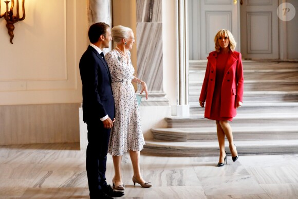 Le président Emmanuel Macron, S.M la reine Margrethe II de Danemark, Brigitte Macron - SM la reine de Danemark accueille le couple présidentiel français au palais d'Amalienborg à Copenhague le 28 août 2018. © Dominique Jacovides / Bestimage  Queen Margrethe II of Denmark welcomes french president and his wife at Amalienborg castle in Copenhagen on August 28, 2018.28/08/2018 - Copenhague