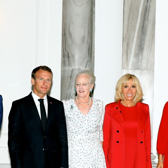 Le prince Frederik de Danemark, le président Emmanuel Macron, S.M la reine Margrethe II de Danemark, Brigitte Macron, la princesse Mary de Danemark - SM la reine de Danemark accueille le couple présidentiel français au palais d'Amalienborg à Copenhague le 28 août 2018. © Dominique Jacovides / Bestimage  Queen Margrethe II of Denmark welcomes french president and his wife at Amalienborg castle in Copenhagen on August 28, 2018.28/08/2018 - Copenhague