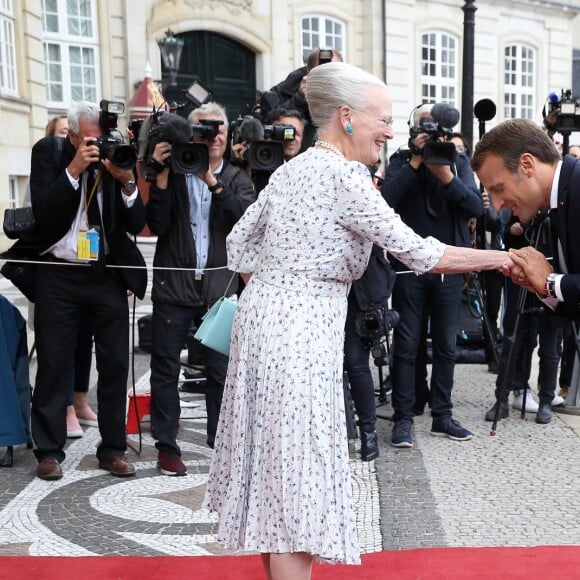 Le président Emmanuel Macron, S.M la reine Margrethe II de Danemark - SM la reine de Danemark accueille le couple présidentiel français au palais d'Amalienborg à Copenhague le 28 août 2018. © Dominique Jacovides / Bestimage  Queen Margrethe II of Denmark welcomes french president and his wife at Amalienborg castle in Copenhagen on August 28, 2018.28/08/2018 - Copenhague