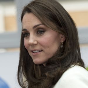 Kate Catherine Middleton (enceinte), duchesse de Cambridge, en visite à l'école primaire Pegasus à Oxford. Le 6 mars 2018.