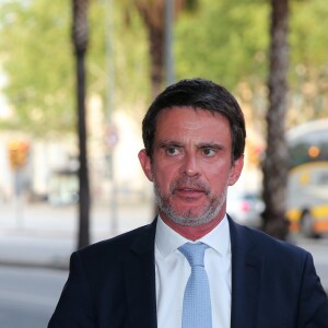 Manuel Valls - M. Valls reçoit un prix lors de la remise des prix de la société Catalane à Barcelone en Espagne le 23 avril 2018.