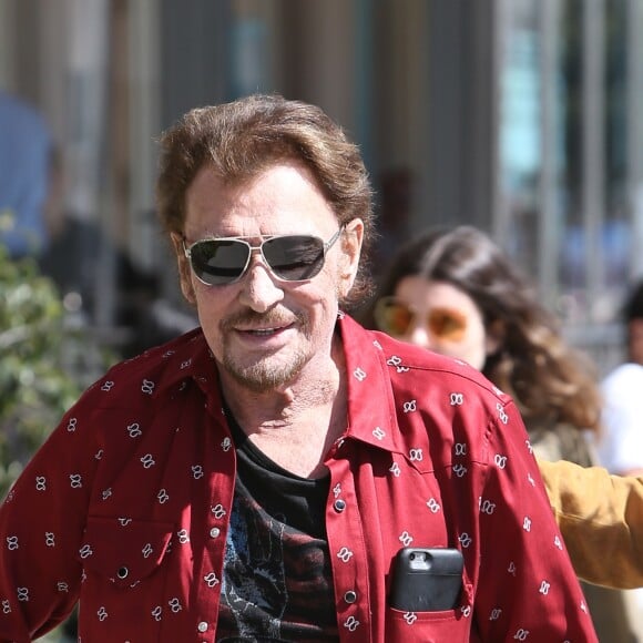 Johnny Hallyday avec sa femme Laeticia, leurs filles Jade et Joy, Marie Poniatowski avec son mari Pierre Rambaldi et leur fille Tess, à Santa Monica, le 1er avril 2017.