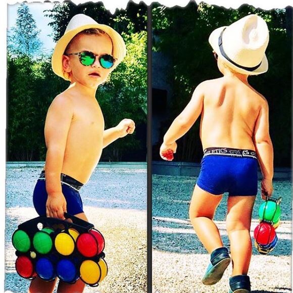 Tom, le fils d'Ingrid Chauvin, en vacances avec ses parents dans le Sud de la France. Août 2018.