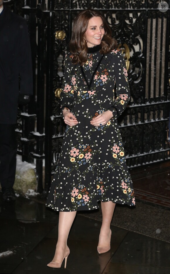Catherine (Kate) Middleton, duchesse de Cambridge (enceinte), arrive sous la neige à la "National Portrait Gallery" à Londres, le 28 février 2018.