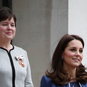 Catherine (Kate) Middleton, duchesse de Cambridge, enceinte, visite le "Royal College of Obstetricians and Gynaecologists" du Dr Mary-Clare Parker. Londres, le 27 février 2018.
