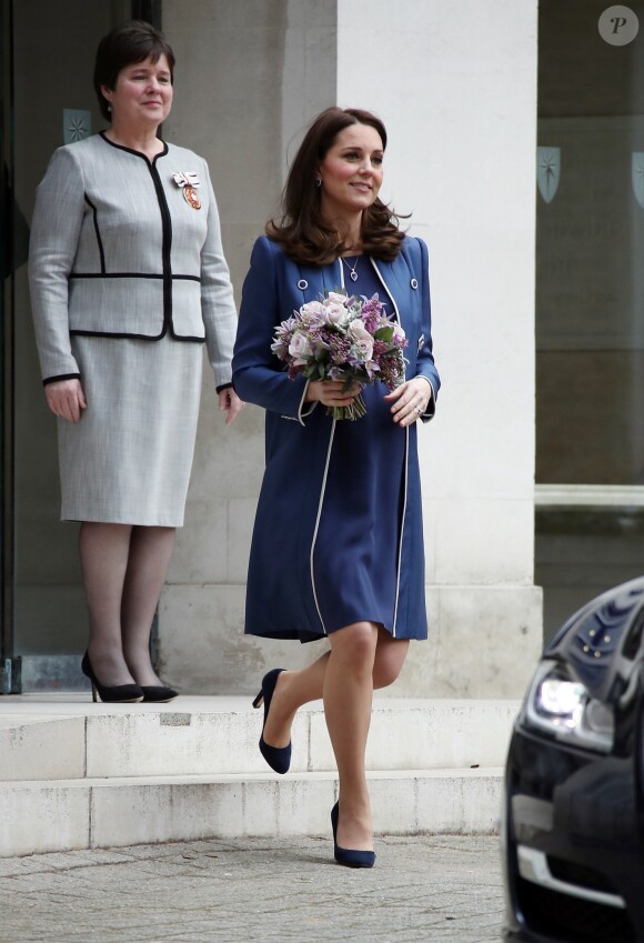 Catherine (Kate) Middleton, duchesse de Cambridge, enceinte, visite le "Royal College of Obstetricians and Gynaecologists" du Dr Mary-Clare Parker. Londres, le 27 février 2018.