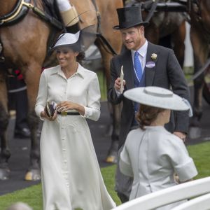 Meghan Markle en robe Givenchy à Ascot pour les courses hippiques, le 19 juin 2018.