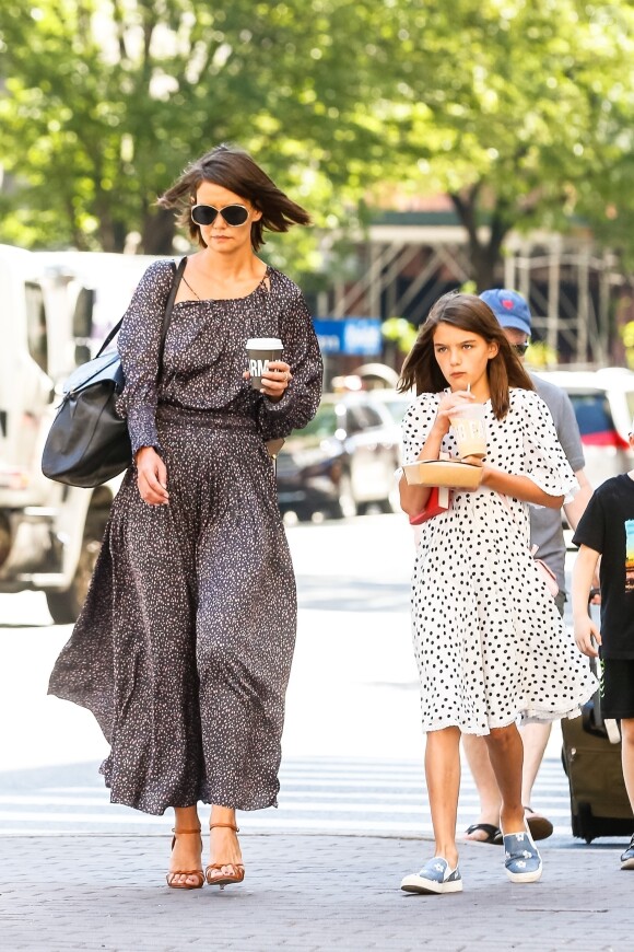 Exclusif - Katie Holmes et sa fille Suri Cruise se baladent dans le quartier de Soho à New York le 30 août 2018.