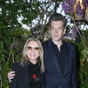 Véronique Sanson et Benjamin Biolay lors de la remise du 10e Prix de la Closerie des Lilas à Paris, le 19 avril 2017. © Cédric Perrin/Bestimage