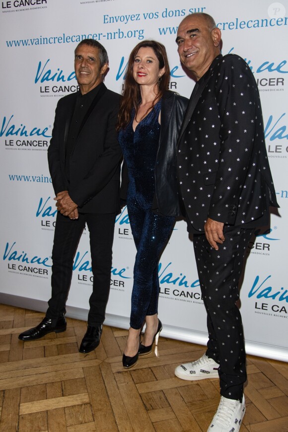 Julien Clerc, sa femme Hélène Grémillon et Pascal Nègre (costume Givenchy) lors de la soirée de Gala "Vaincre Le Cancer" organisée au profit de la lutte contre les Cancers dans les salons du Cercle de l'Union Interalliée à Paris, France, le 11 septembre 2018. © Pierre Perusseau/Bestimage