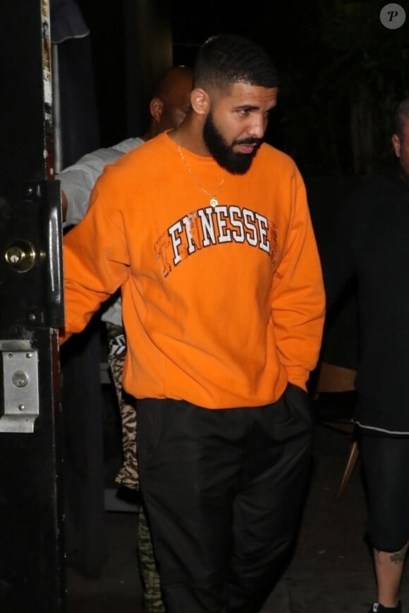 Drake quitte la boîte de nuit 'The Nice Guy' à Hollywood aux alentours de 5 heures du matin, le 17 juillet 2018.