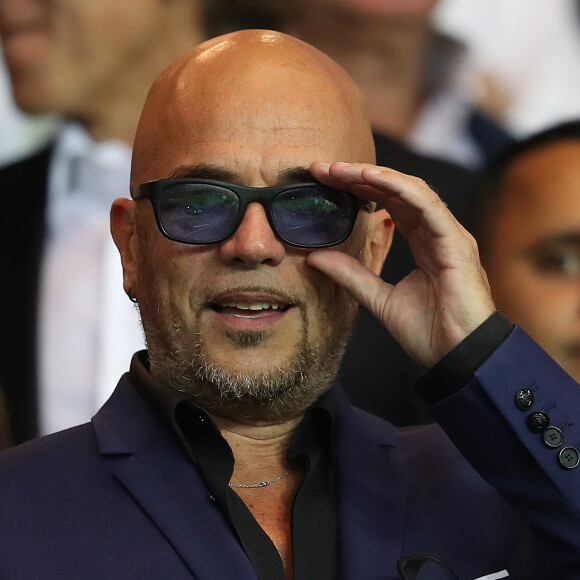 Pascal Obispo lors du match de Ligue 1, Paris Saint-Germain (PSG) vs AS Saint-Etienne (ASSE) au Parc des Princes à Paris, France, le 9 septembre 2016. © Cyril Moreau/Bestimage