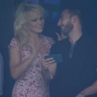 Pamela Anderson au Vélodrome pour Adil Rami : Sourires malgré la blessure