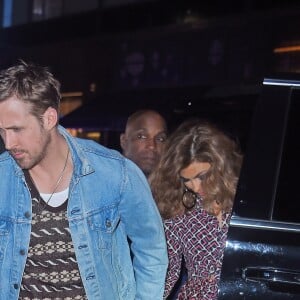 Ryan Gosling et sa compagne Eva Mendes quittent l'after party de Saturday Night Live à New York. Le 1er octobre 2017.