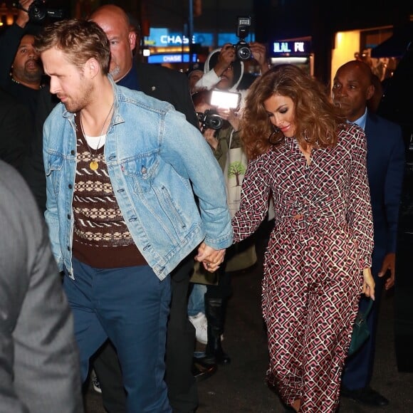 Ryan Gosling et sa compagne Eva Mendes arrivent au Tao à New York le 30 septembre 2017.