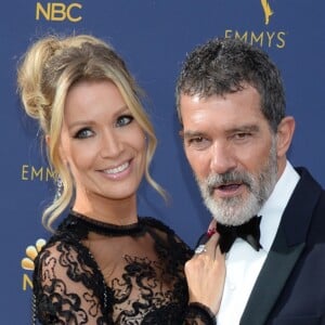 Antonio Banderas et sa compagne Nicole Kimpel au 70ème Primetime Emmy Awards au théâtre Microsoft à Los Angeles, le 17 septembre 2018 .