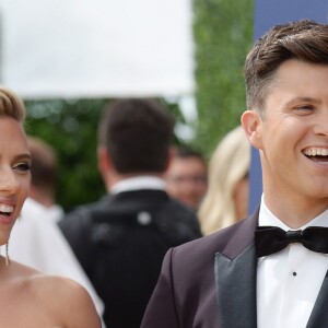 Scarlett Johansson et son compagnon Colin Jost au 70ème Primetime Emmy Awards au théâtre Microsoft à Los Angeles, le 17 septembre 2018.