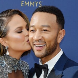 John Legend et sa femme Chrissy Teigen au 70ème Primetime Emmy Awards au théâtre Microsoft à Los Angeles, le 17 septembre 2018.