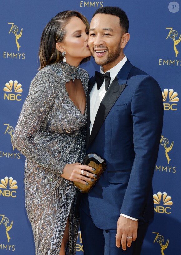 John Legend et sa femme Chrissy Teigen au 70ème Primetime Emmy Awards au théâtre Microsoft à Los Angeles, le 17 septembre 2018.