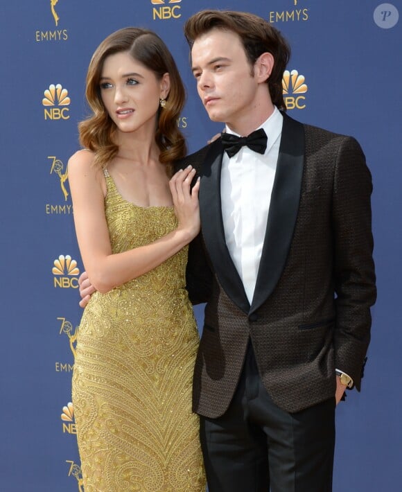Natalia Dyer et son compagnon Charlie Heaton au 70ème Primetime Emmy Awards au théâtre Microsoft à Los Angeles, le 17 septembre 2018.