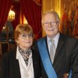 Jean Piat (Grand'Croix de l'ordre national du mérite) et sa femme Françoise Dorin - Cérémonie de remise de décorations au palais de l'Elysée le 14 mars 2012