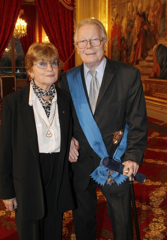 Jean Piat (Grand'Croix de l'ordre national du mérite) et sa femme Françoise Dorin - Cérémonie de remise de décorations au palais de l'Elysée le 14 mars 2012