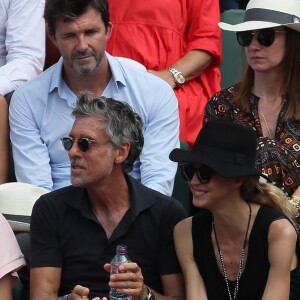 Natalia Vodianova et son compagnon Antoine Arnault, Hélène de Fougerolles et son compagnon Marc Simoncini dans les tribunes des Internationaux de France de Tennis de Roland Garros à Paris. Le 8 juin 2018 © Cyril Moreau / Bestimage