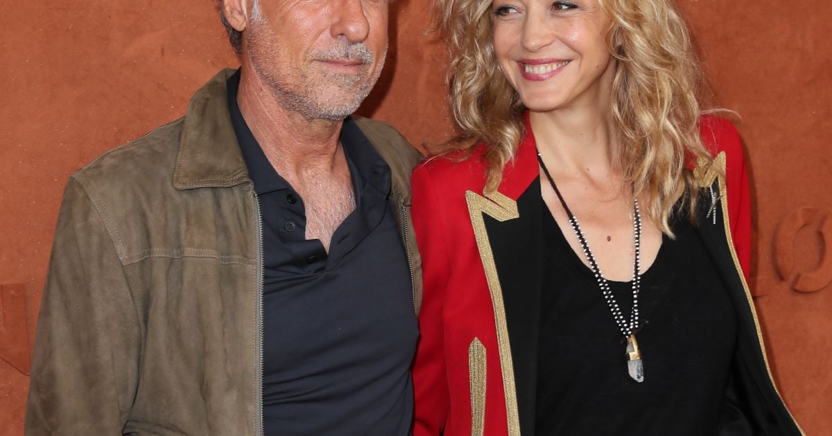 Hélène De Fougerolles Et Son Nouveau Compagnon Hélène de Fougerolles et son compagnon Marc Simoncini au village lors