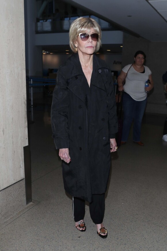 Jane Fonda arrive à l'aéroport de Los Angeles (LAX), le 2 août 2018. Jane Fonda arrives at Los Angeles airport (LAX). August 2nd, 2018.