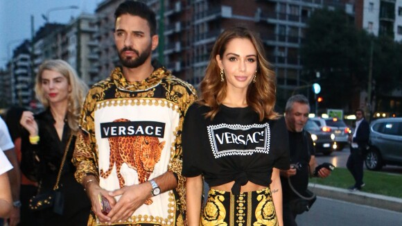 Nabilla Benattia et Thomas Vergara au défilé Versace, avec Bella et Gigi Hadid