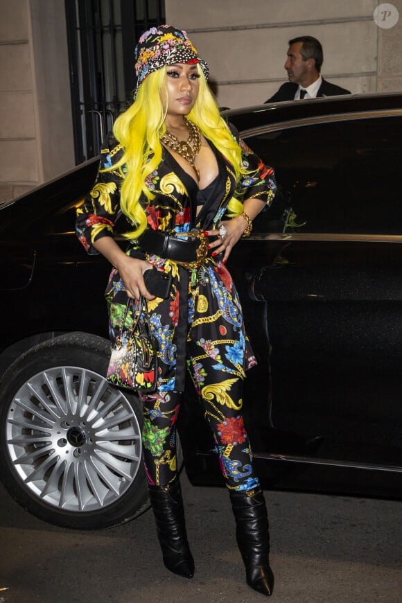 Nicki Minaj quitte l'after-party du défilé Versace lors de la Fashion Week de Milan (MLFW) le 21 septembre 2018.