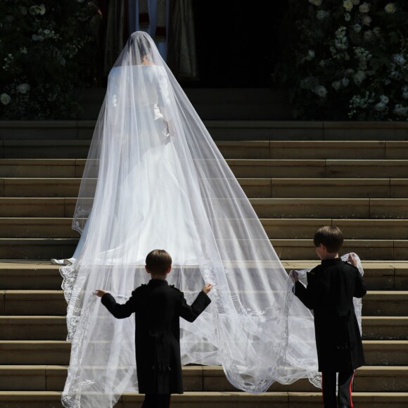 Meghan Markle, duchesse de Sussex, dans sa robe de mariée Givenchy réalisée par Clare Waight Keller, et le prince Harry lors de leur mariage à Windsor le 19 mai 2018.