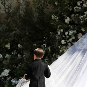 Meghan Markle, duchesse de Sussex, dans sa robe de mariée Givenchy réalisée par Clare Waight Keller, et le prince Harry lors de leur mariage à Windsor le 19 mai 2018.