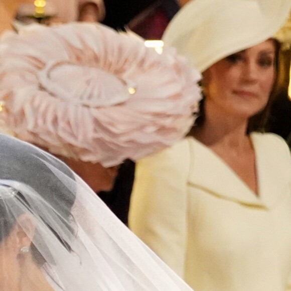 Meghan Markle, duchesse de Sussex, dans sa robe de mariée Givenchy réalisée par Clare Waight Keller, et le prince Harry lors de leur mariage à Windsor le 19 mai 2018.